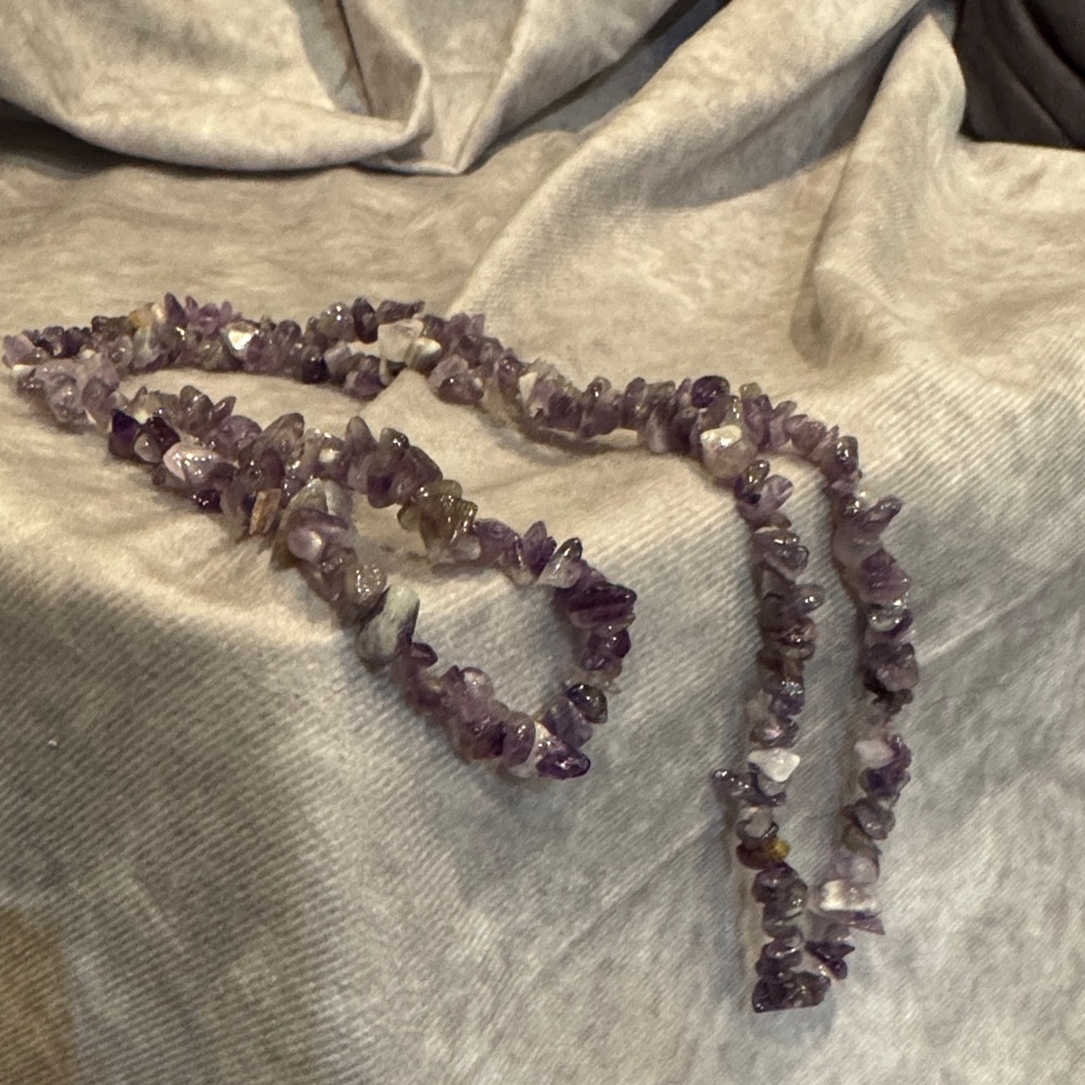Gorgeous Amethyst Chip Bead Necklace - 32 inches Purple Natural Stone‎ Strand